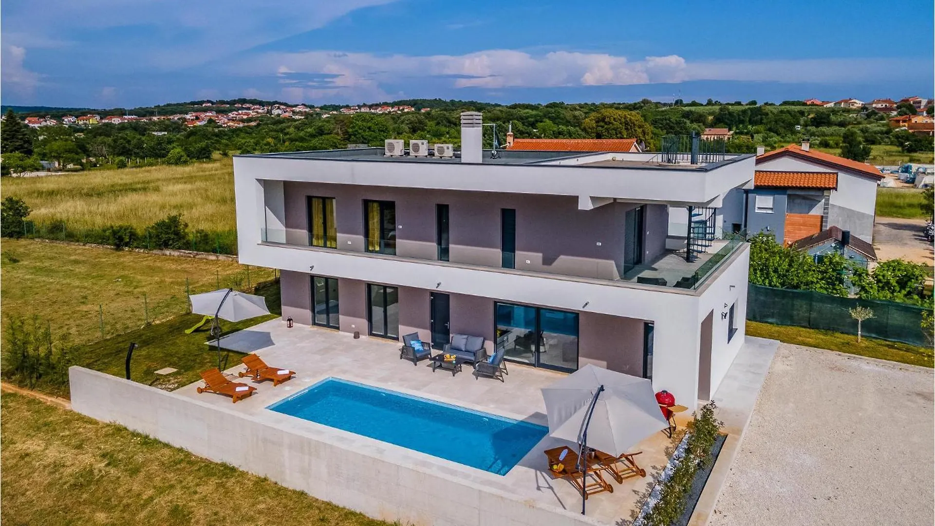Gorgeous Home In Valbandon